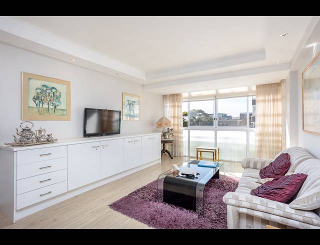 2 BEDROOM APARTMENT TO LET IN SEA POINT
